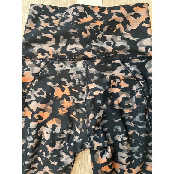 NWT Fabletics Ultra High Waisted Legging Wild Camo Coldweather Size S/6 - Picture 5 of 6